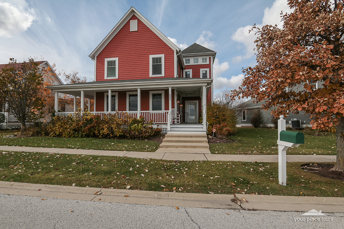 928 Shooting Star Road Grayslake, IL 60030 - Photo 2 of 3 a front view of a house with a yard