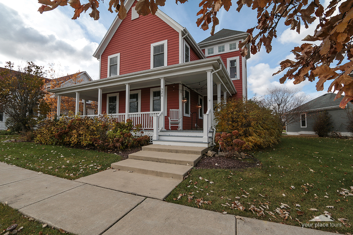 928 Shooting Star Road Grayslake, IL 60030 - Photo 3 of 3 a front view of a house with garden