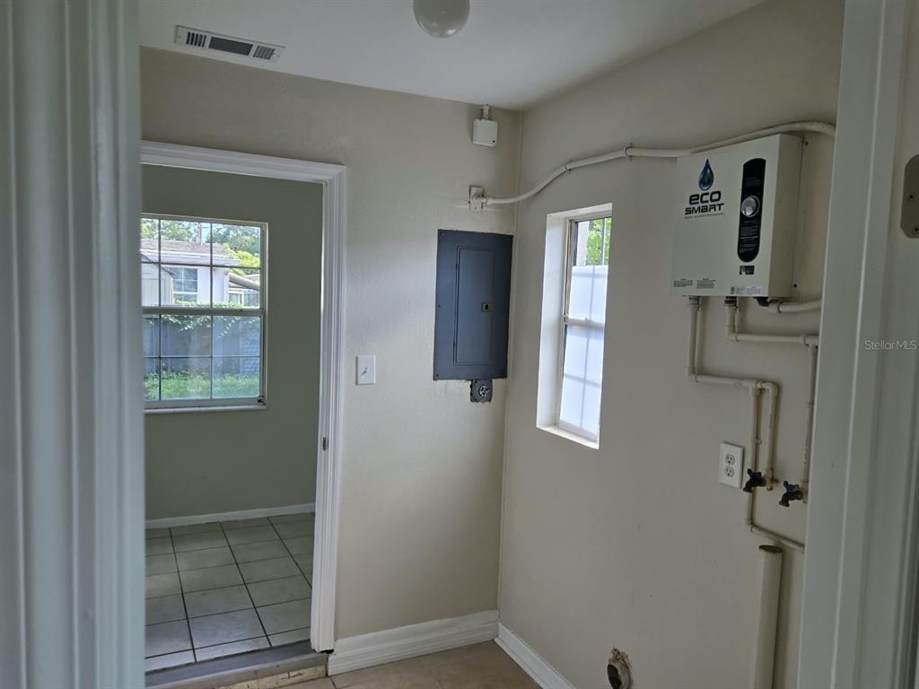 5772 94th Avenue Pinellas Park, FL 33782 - Photo 5 of 13 Gallery Image 5