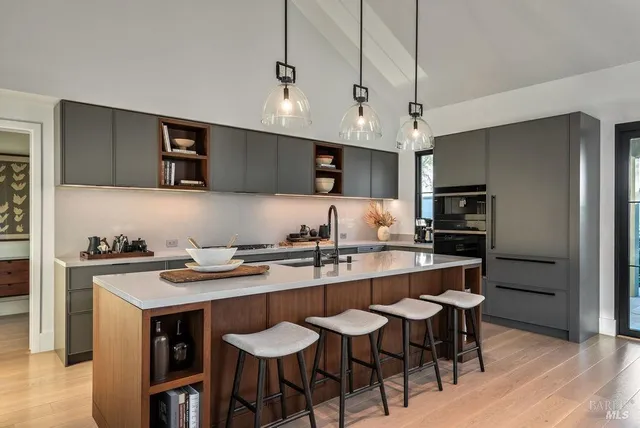 $4,525,000 | 110 Vintners Court, Napa, CA 94559