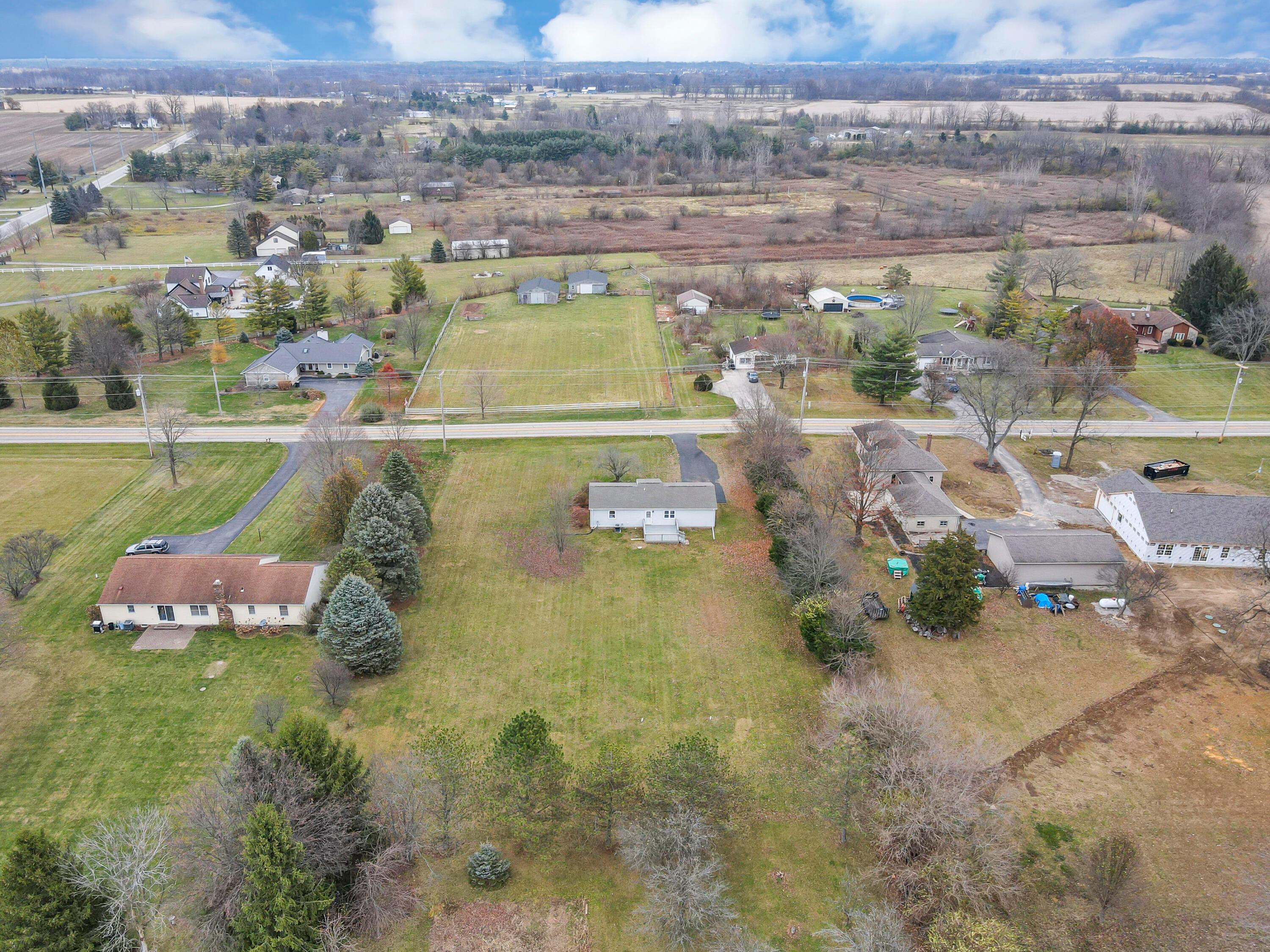 955 Amity Road Galloway, OH 43119 - Photo 3 of 28 955 Amity Rd
