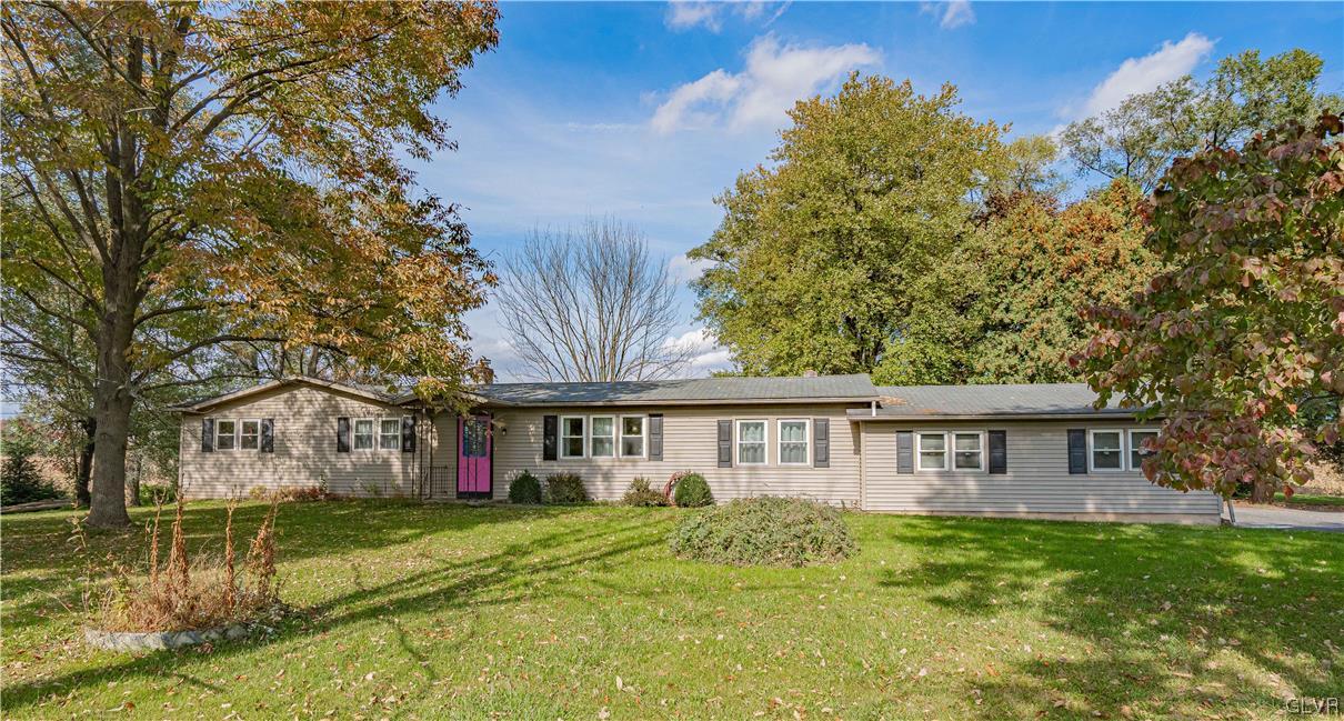 a view of a house with a yard