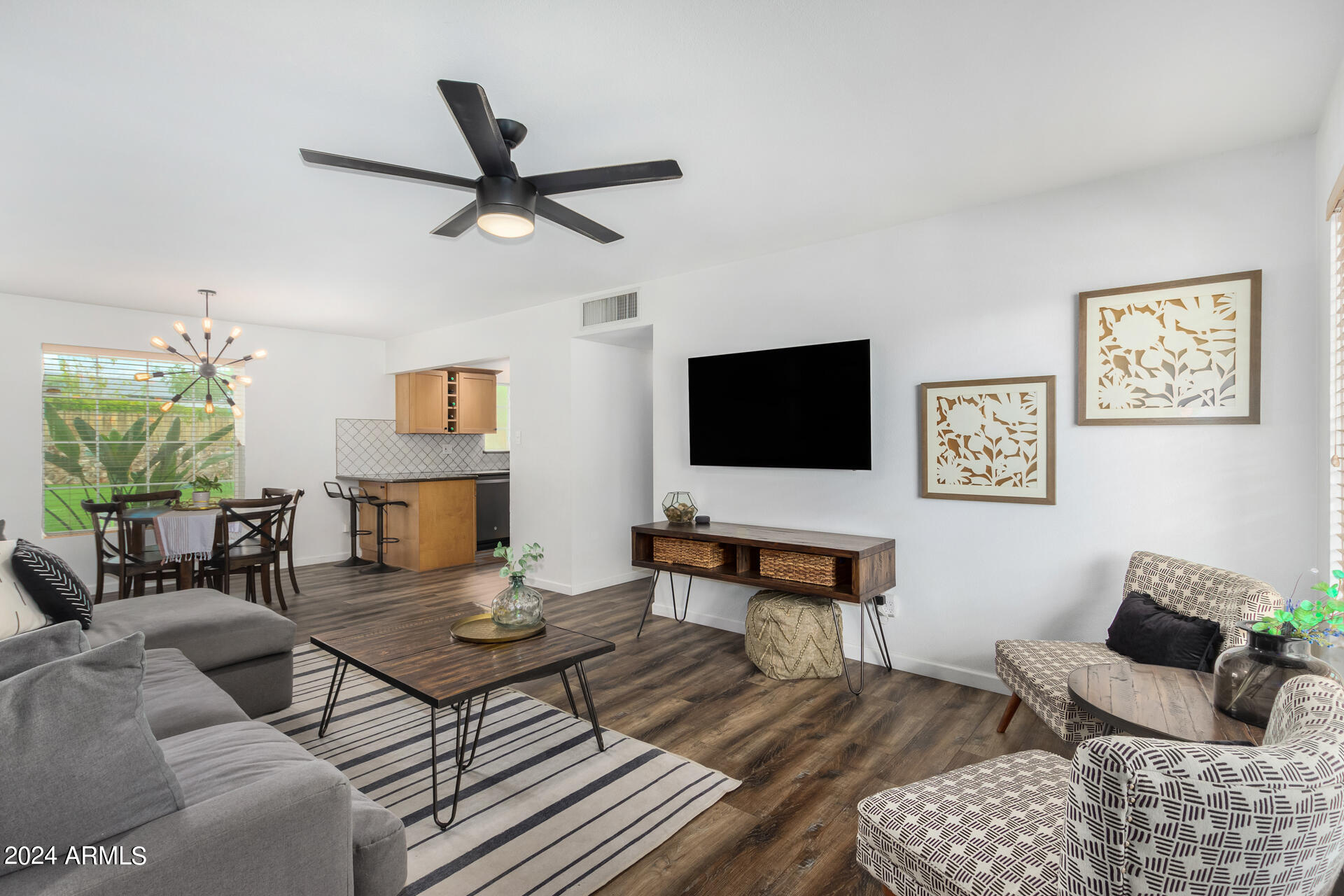 426 East Griswold Road Phoenix, AZ 85020 - Photo 5 of 30 09 - Griswold