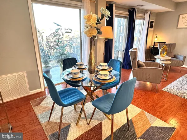 $289,900 | 5250 Valley Forge Drive, Unit 407, Alexandria, VA 22304