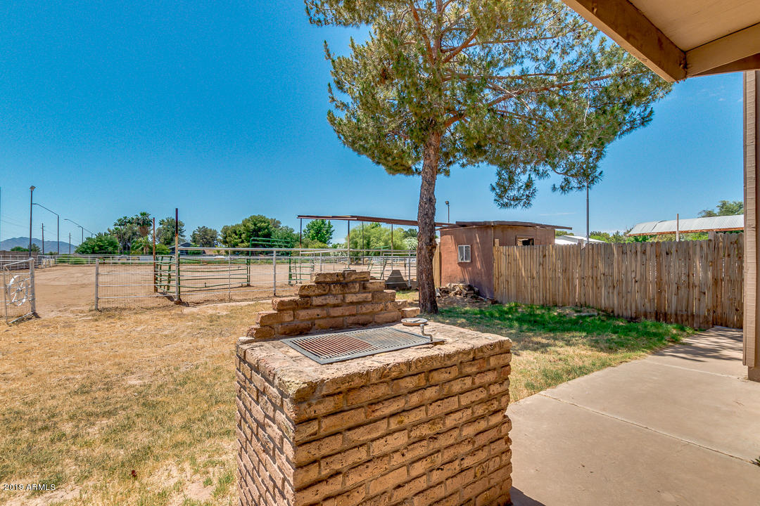 2377 East Willis Road Gilbert, AZ 85297 - Photo 4 of 11 a view of a backyard with wooden fence