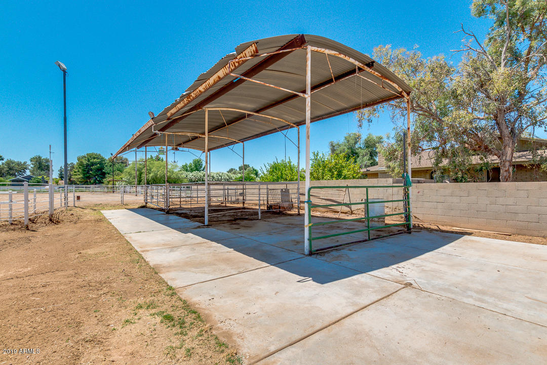 2377 East Willis Road Gilbert, AZ 85297 - Photo 6 of 11 a view of a backyard