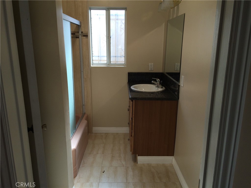 1915-1917 South Orange Drive Los Angeles, CA 90016 - Photo 8 of 11 a view of a bathroom