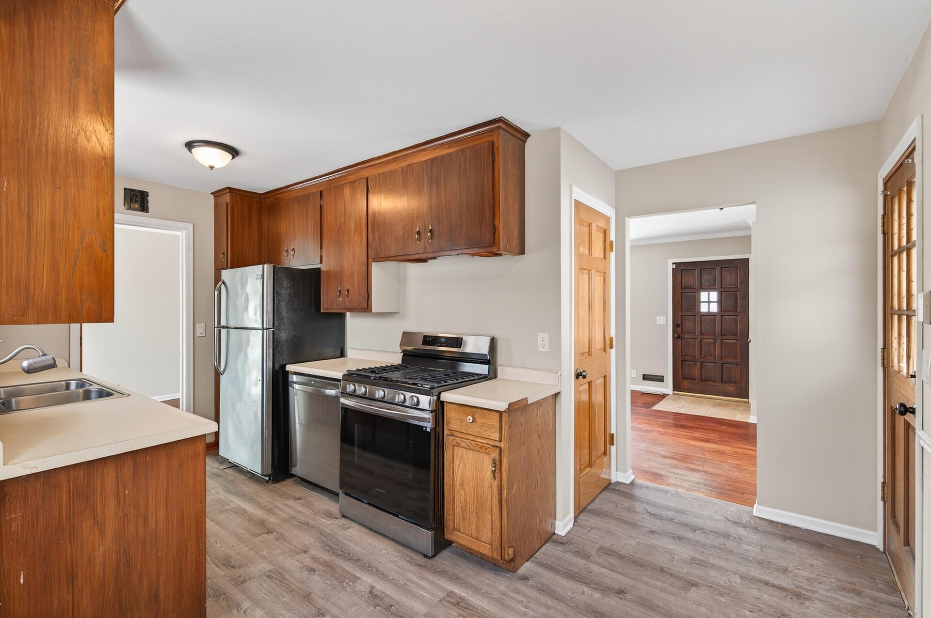 6330 Perry Avenue North Brooklyn Center, MN 55429 - Photo 8 of 20