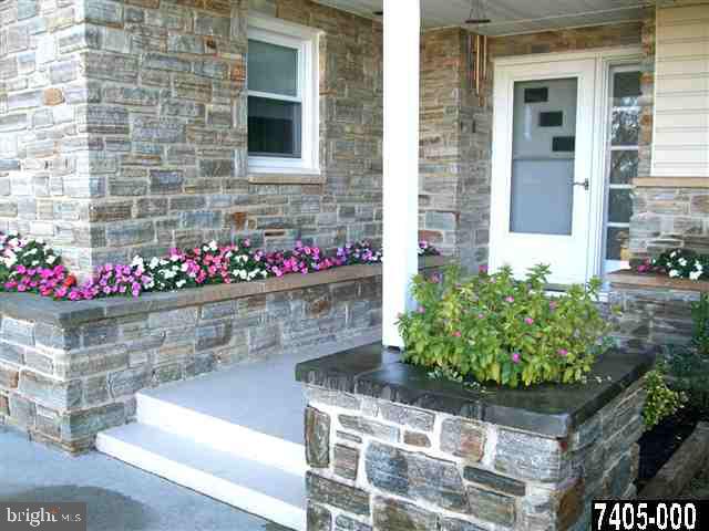 899 Racetrack Road Abbottstown, PA 17301 - Photo 2 of 14 Gallery Image 2