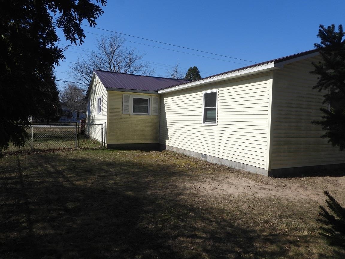 1198 Wayne Road Alpena, MI 49707 - Photo 18 of 27 1909809-17.JPG