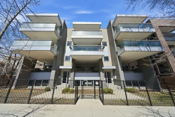 $925,000 | 1470 West Winona Street, Unit 102, Chicago, IL 60640