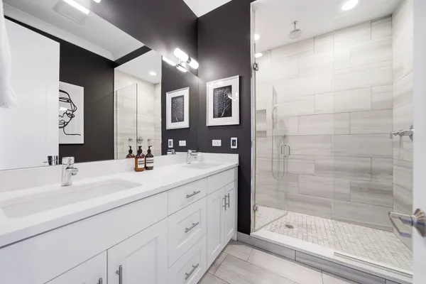 $925,000 | 1470 West Winona Street, Unit 102, Chicago, IL 60640