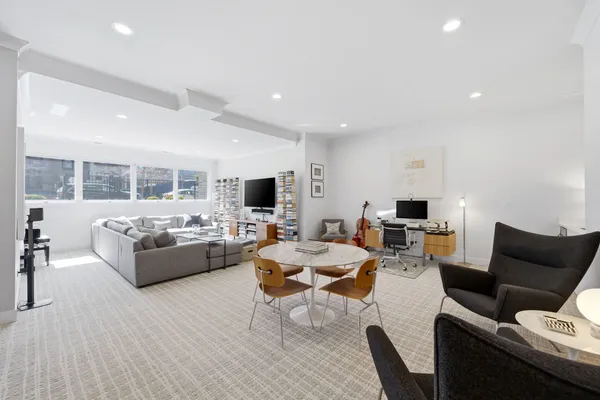 $925,000 | 1470 West Winona Street, Unit 102, Chicago, IL 60640