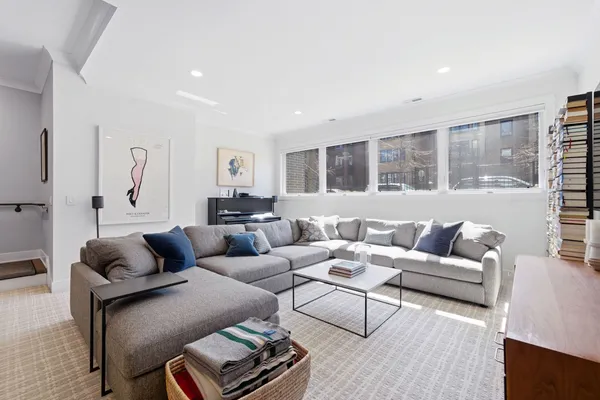 $925,000 | 1470 West Winona Street, Unit 102, Chicago, IL 60640