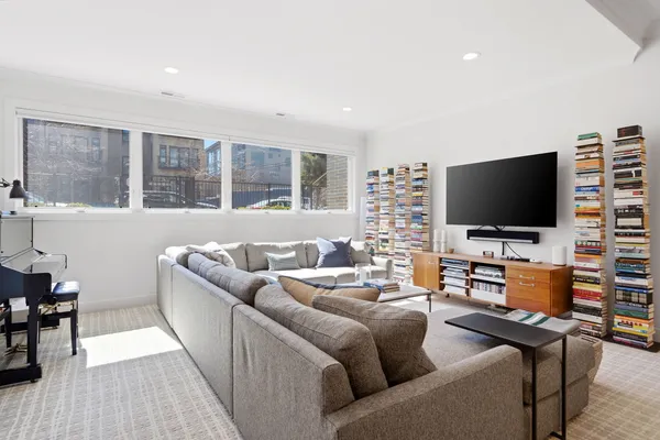 $925,000 | 1470 West Winona Street, Unit 102, Chicago, IL 60640