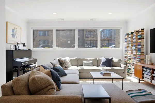 $925,000 | 1470 West Winona Street, Unit 102, Chicago, IL 60640