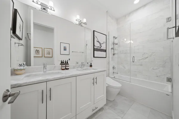$925,000 | 1470 West Winona Street, Unit 102, Chicago, IL 60640