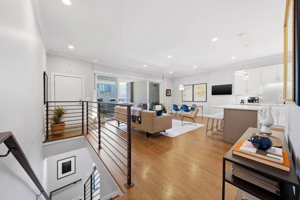 $925,000 | 1470 West Winona Street, Unit 102, Chicago, IL 60640