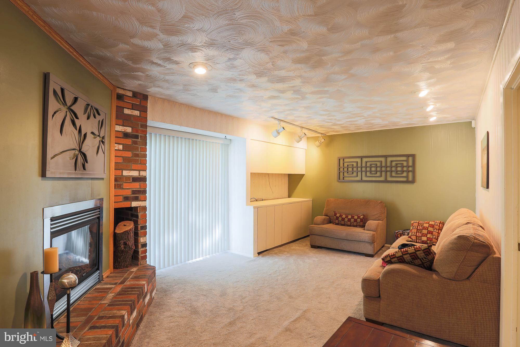 4003 Winlee Road Randallstown, MD 21133 - Photo 13 of 29 Family Room