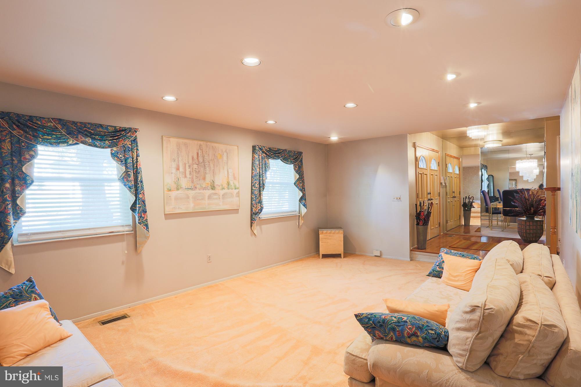 4003 Winlee Road Randallstown, MD 21133 - Photo 3 of 29 Living Room