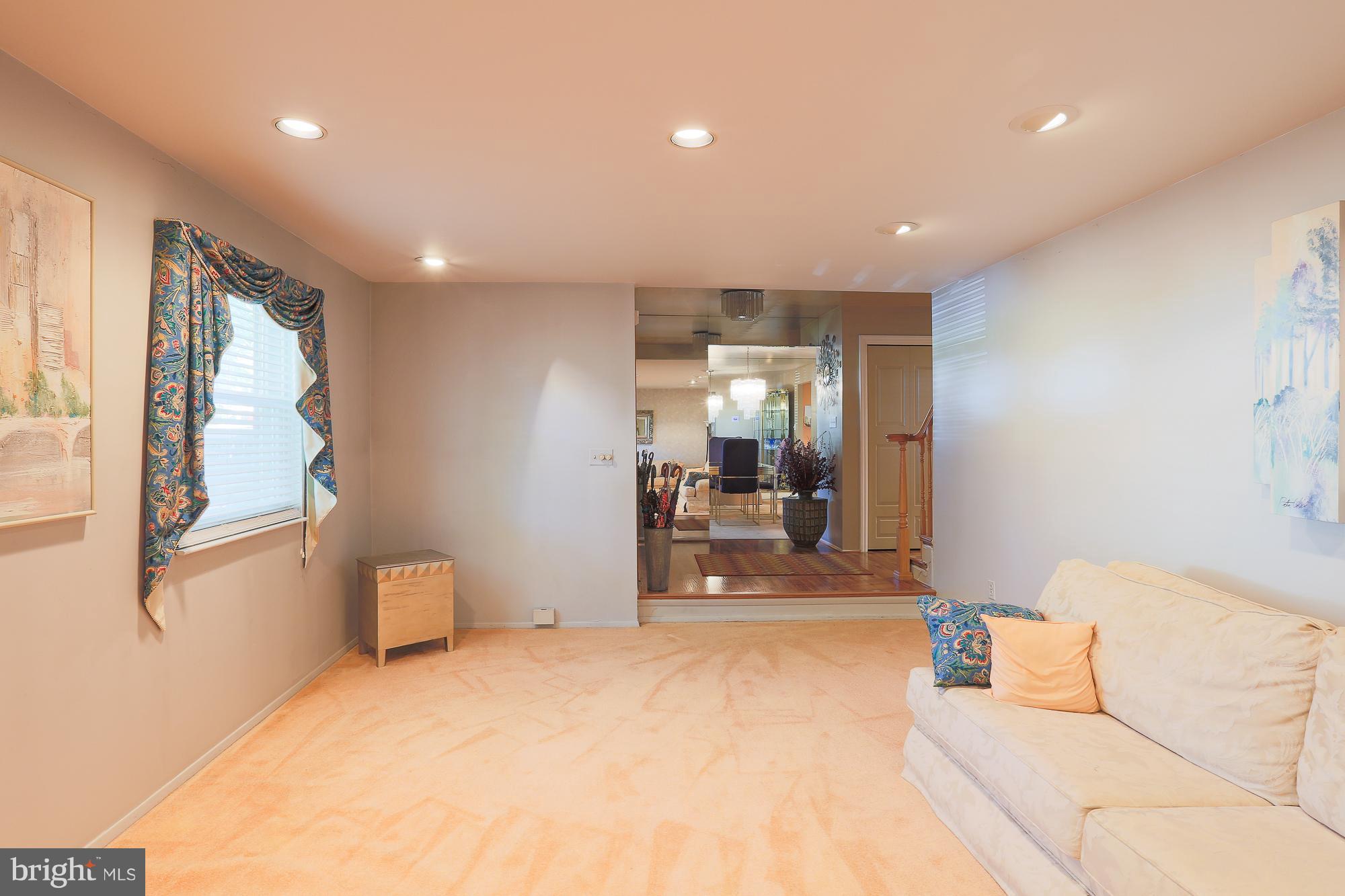 4003 Winlee Road Randallstown, MD 21133 - Photo 4 of 29 Living Room