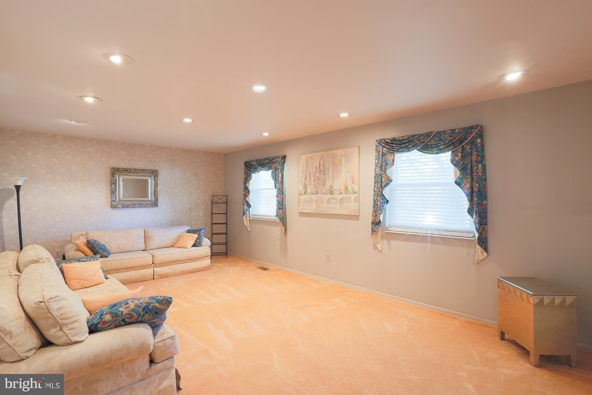 4003 Winlee Road Randallstown, MD 21133 - Photo 5 of 29 Living Room