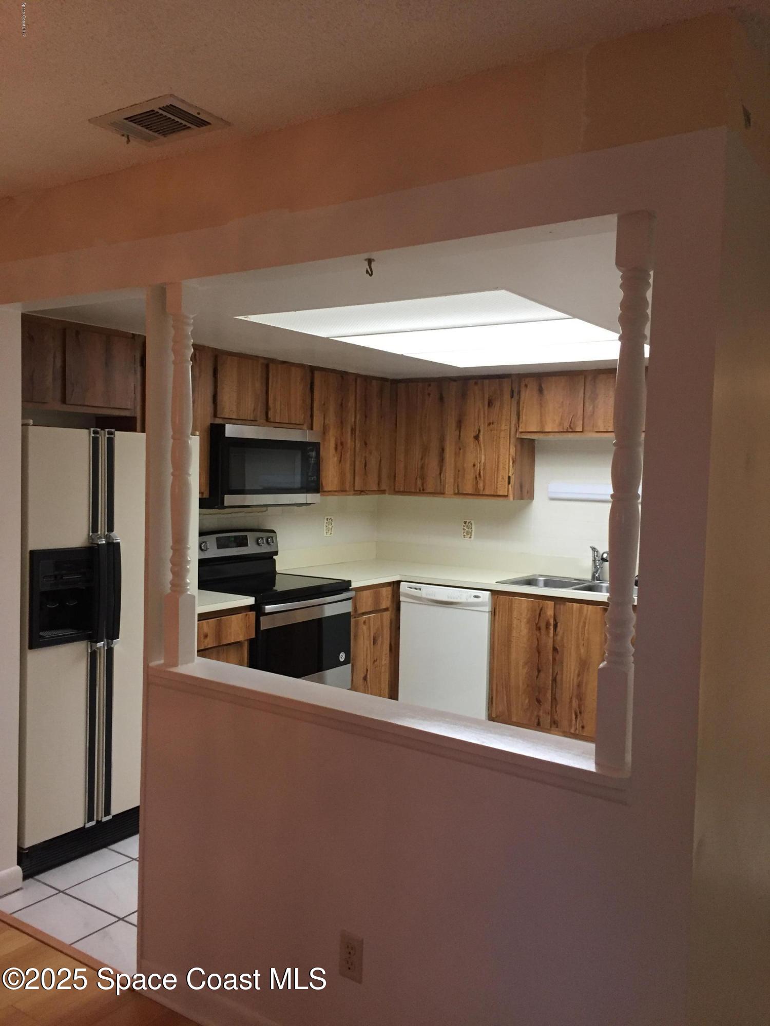 3213 Murrell Road, Unit 207 Rockledge, FL 32955 - Photo 4 of 15 KITCHEN