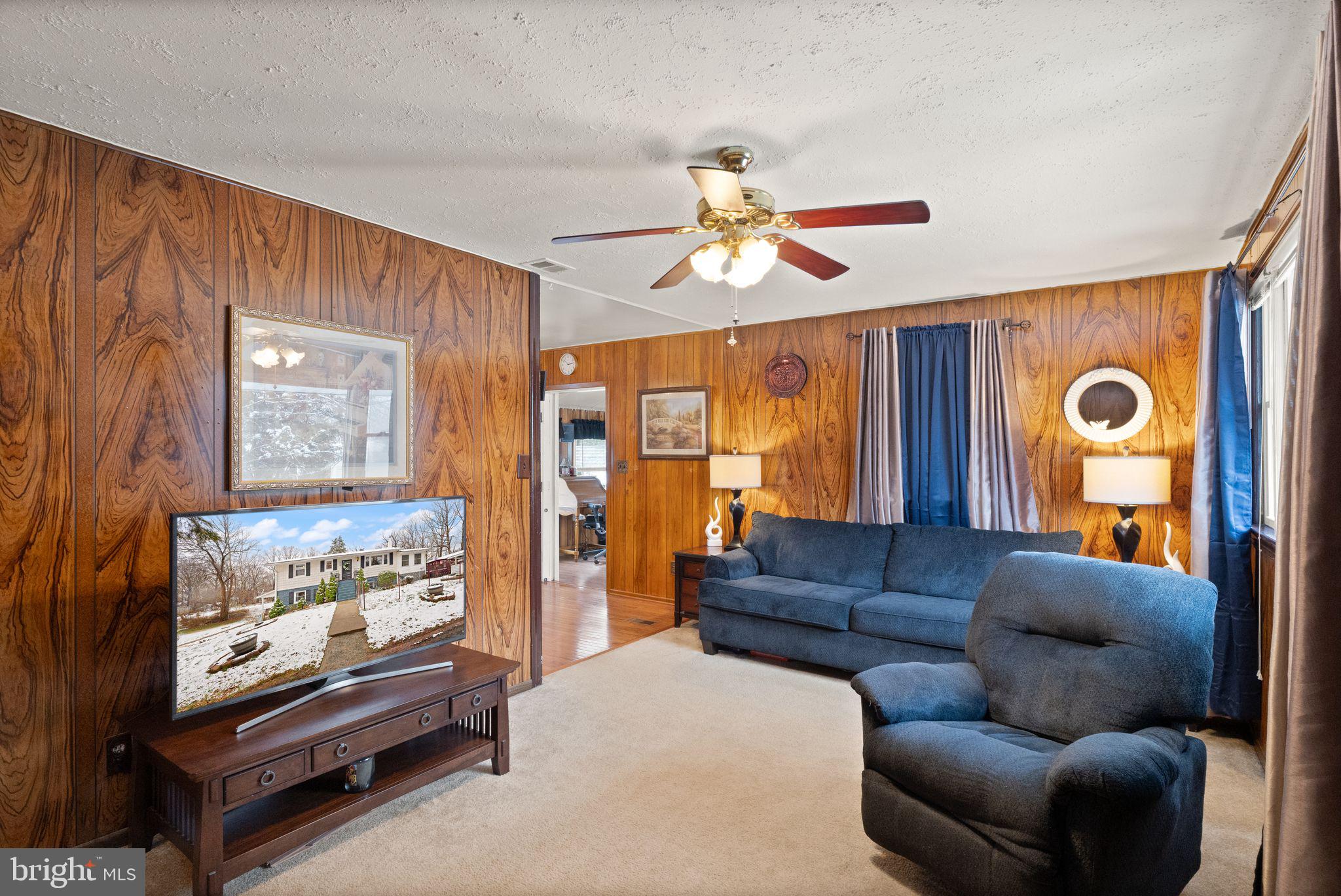 7411 Bull Run Road Manassas, VA 20111 - Photo 5 of 55 Living Room
