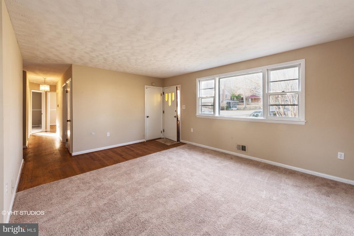 5109 Taft Road Temple Hills, MD 20748 - Photo 5 of 23 Living Room