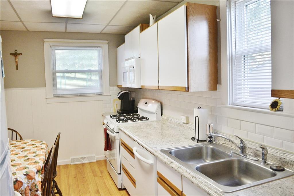 148 Altman Road Jeannette, PA 15644 - Photo 10 of 25 kitchen