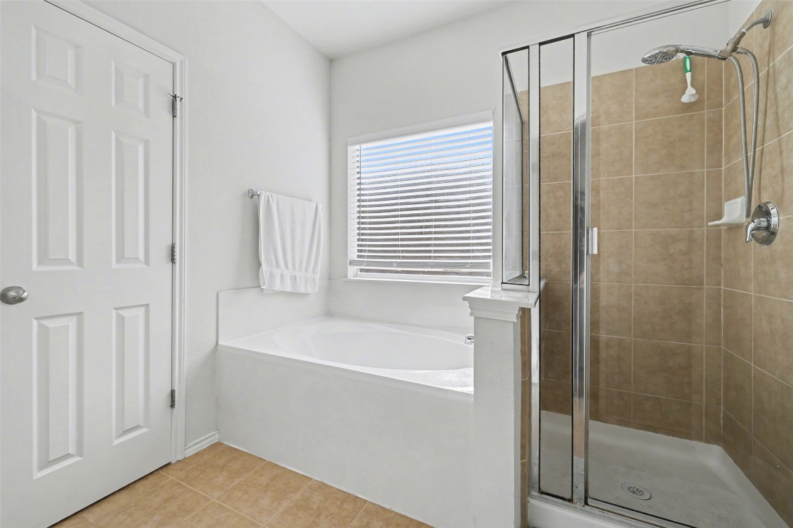 1520 Tonia Loop Round Rock, TX 78665 - Photo 17 of 32 a bathroom with a shower and a bath tub