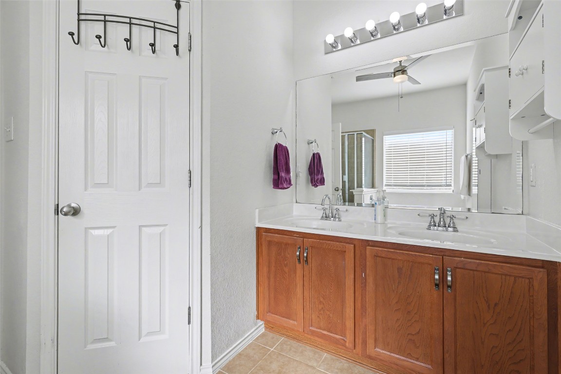 1520 Tonia Loop Round Rock, TX 78665 - Photo 18 of 32 a bathroom with a double vanity sink and a mirror