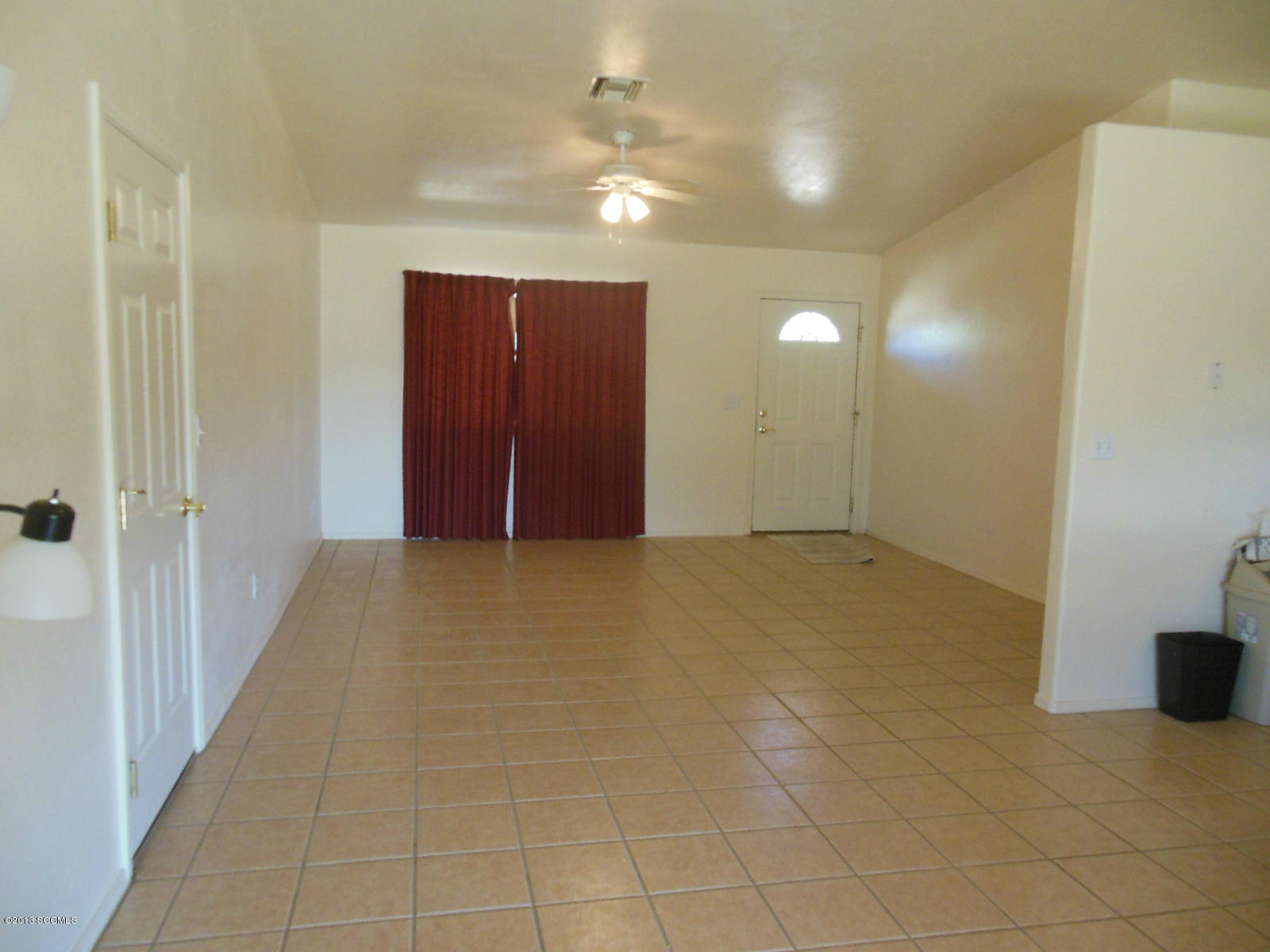 284 Círculo Silva Rio Rico, AZ 85648 - Photo 6 of 19 a view of hallway with shower