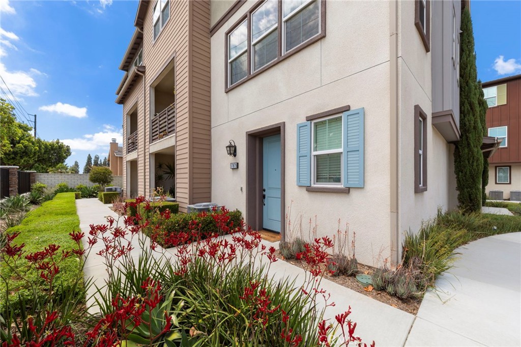 17879 Upton Carson, CA 90746 - Photo 4 of 39