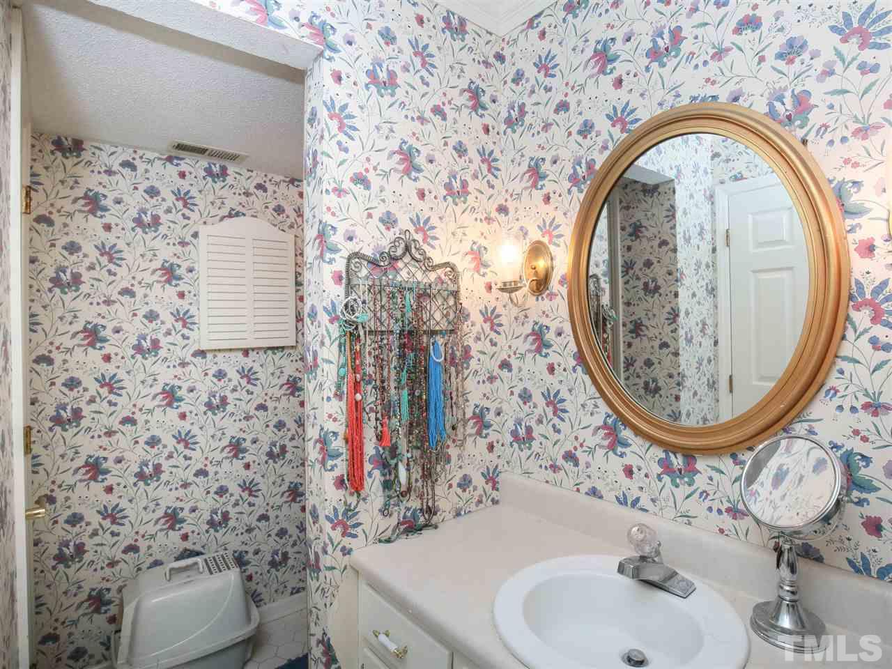 6418 Meadow View Drive Raleigh, NC 27609 - Photo 14 of 25