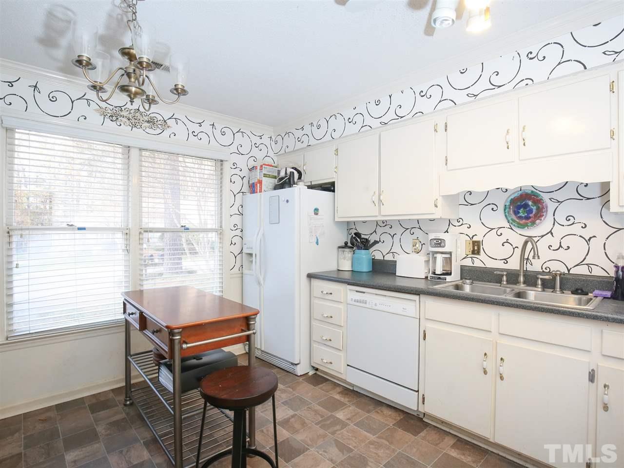 6418 Meadow View Drive Raleigh, NC 27609 - Photo 3 of 25