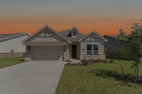 $369,900 | 1225 Sabine River Lane, Springtown, TX 76082
