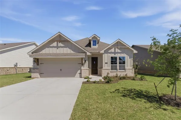 $369,900 | 1225 Sabine River Lane, Springtown, TX 76082