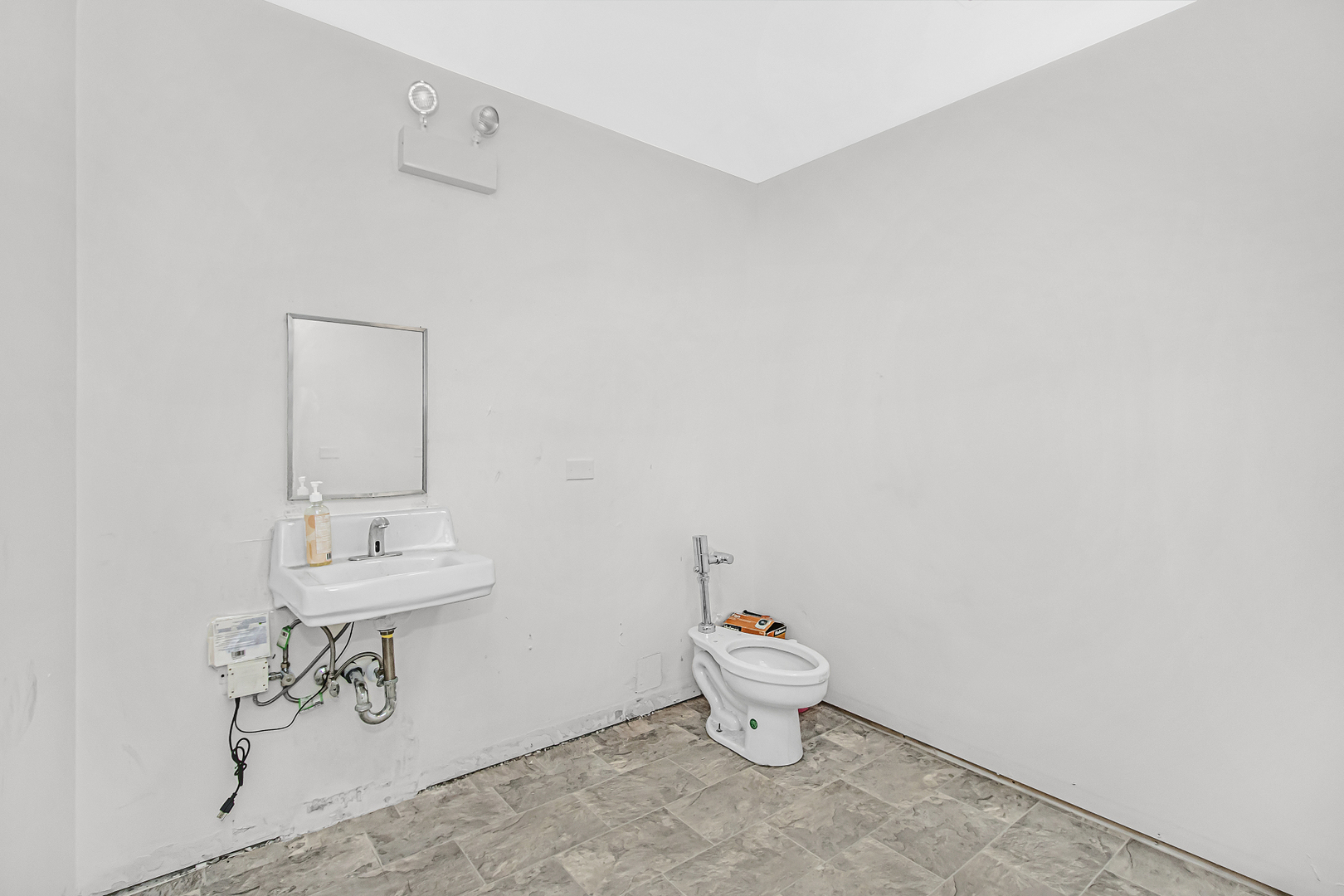 2915 West Cermak Road Chicago, IL 60623 - Photo 15 of 19 Gallery Image 15