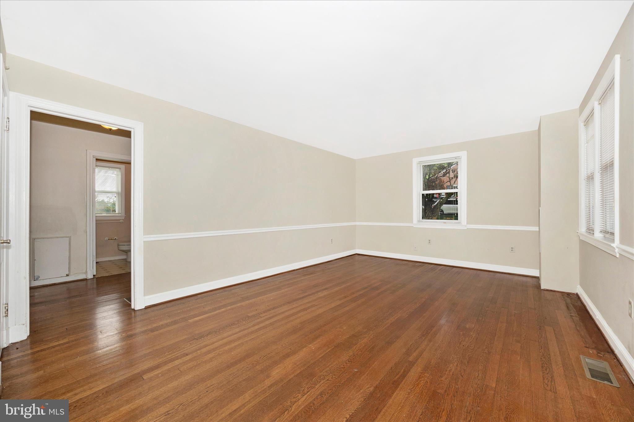 25628 Ridge Road Damascus, MD 20872 - Photo 3 of 42 OLIA5321