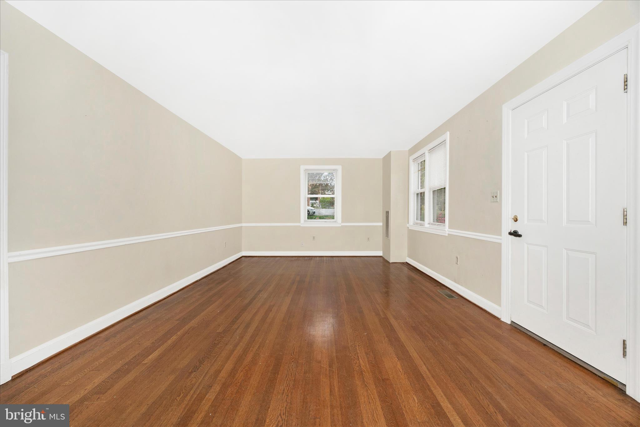 25628 Ridge Road Damascus, MD 20872 - Photo 4 of 42 OLIA5323