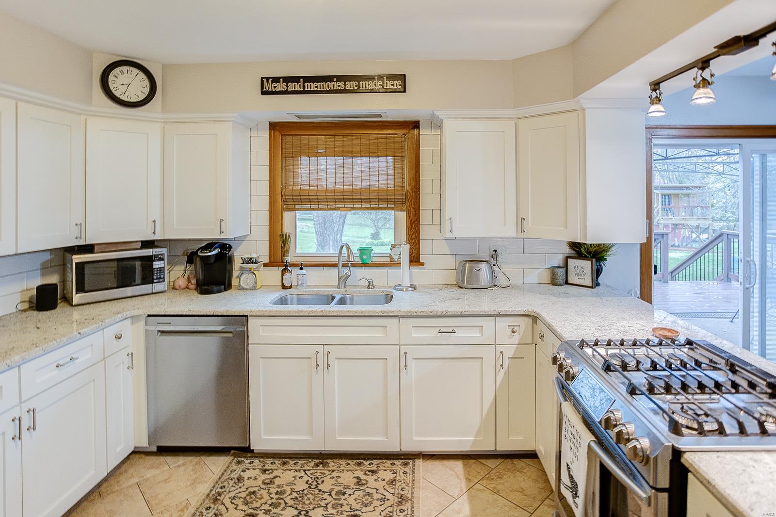 7354 Pin Oak Road Edwardsville, IL 62025 - Photo 9 of 59