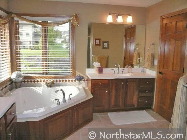 7639 Ridgeview Way Chanhassen, MN 55317 - Photo 9 of 10