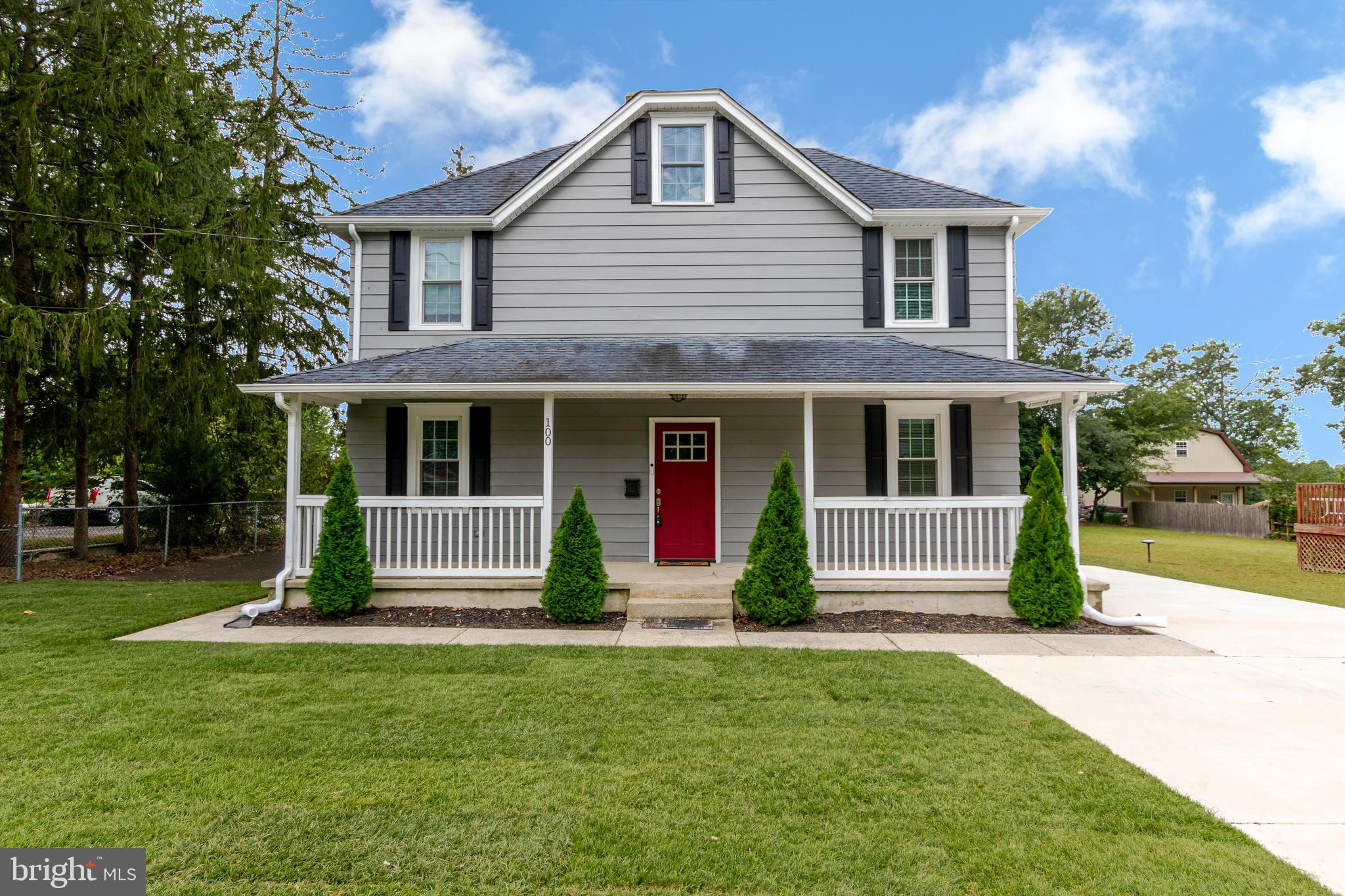 100 North 1st Road Hammonton, NJ 08037 - Photo 2 of 47 a front view of a house with a yard