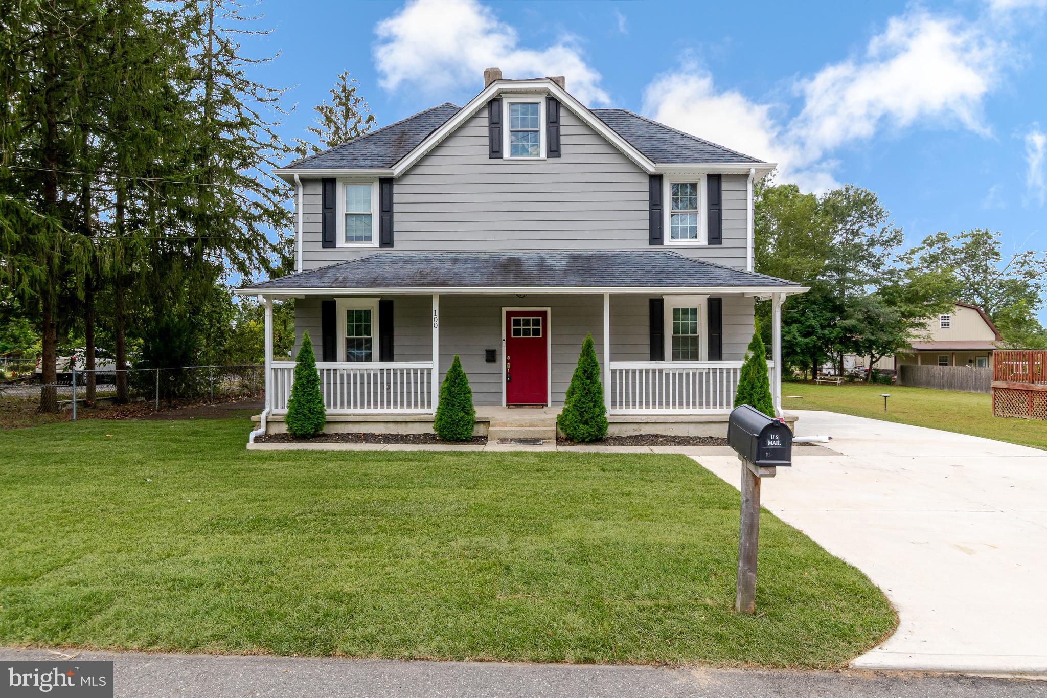 100 North 1st Road Hammonton, NJ 08037 - Photo 3 of 47 a front view of a house with a yard