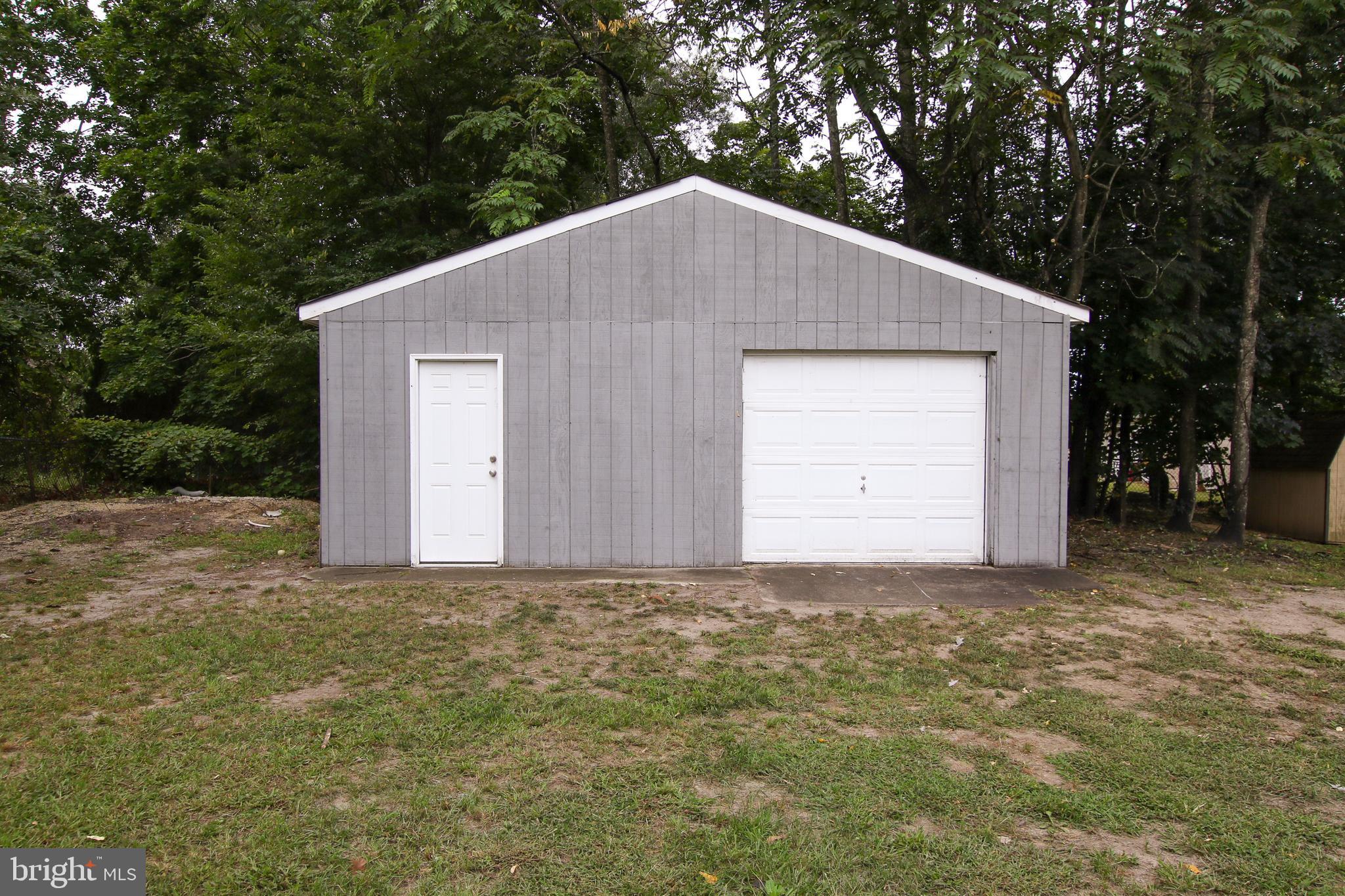 100 North 1st Road Hammonton, NJ 08037 - Photo 43 of 47 a house with a outdoor space