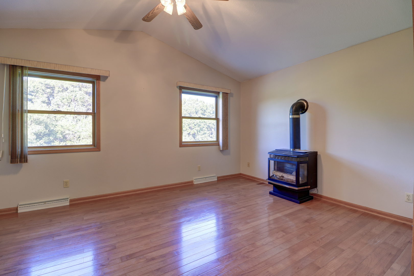 681 West Deer Creek Road Clinton, IA 52732 - Photo 13 of 51