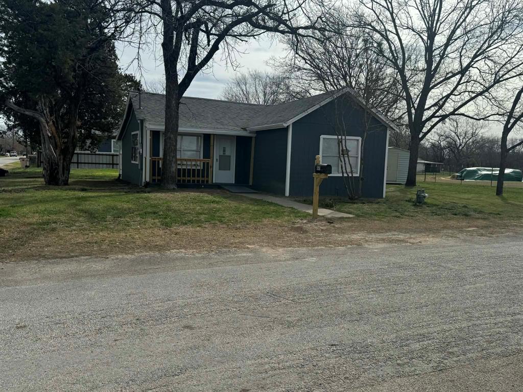 601 South Pine Street Comanche, TX 76442 - Photo 2 of 15