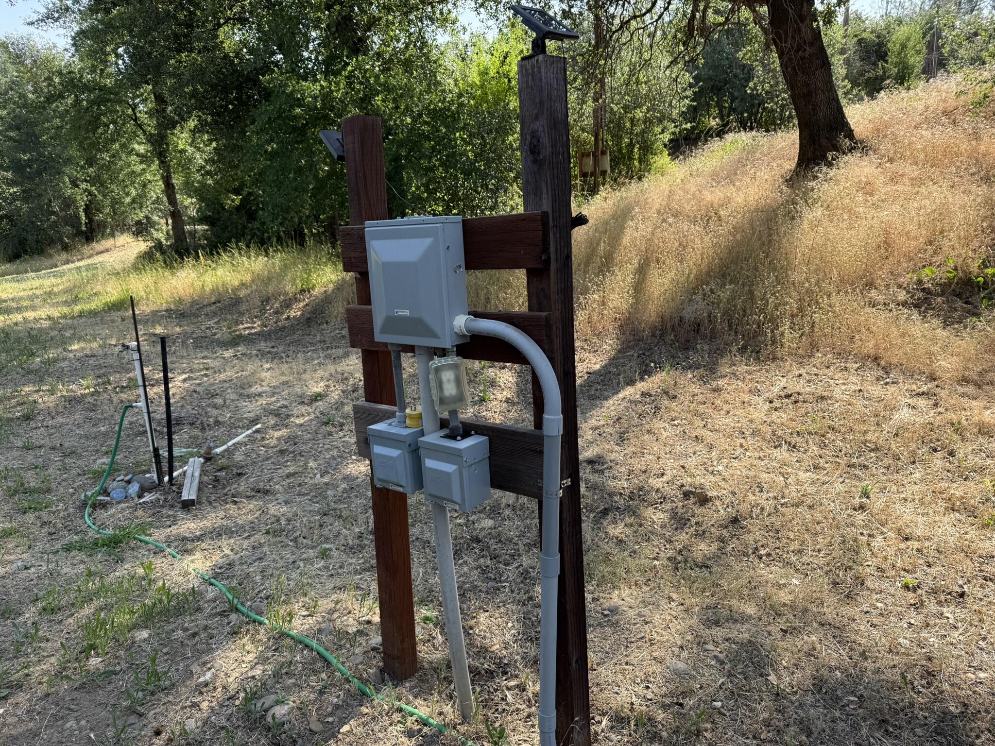 7780 Raven Road Redding, CA 96001 - Photo 3 of 6 a view of a yard with iron fence