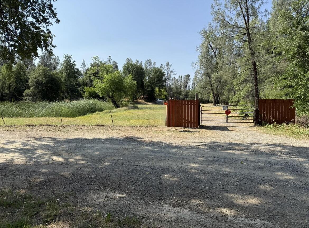 7780 Raven Road Redding, CA 96001 - Photo 6 of 6 a view of a outdoor space